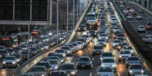 油价第五跌！95号汽油或将重回7元时代，燃油车又有救了？