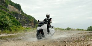 OMOWAY将实现全球首个量产级自平衡智能电摩落地