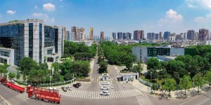 在劲牌工厂，探寻一瓶草本酒的科技之旅