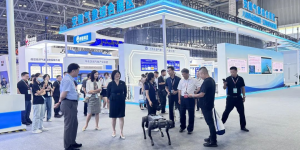 气象巡检“新哨兵”！视源股份四足机器人亮相首届气象经济博览会