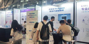 未来式智能亮相 WAIC 2025，以人机协同范式引领产业智能变革