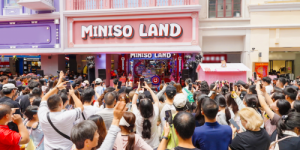 岭南骑楼遇见全球IP：名创优品以设计力盘活老建筑，打造城市消费地标