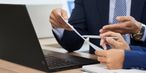 财富积累期随家庭结构延长，平安御享金越年金双被保人设计托底两代