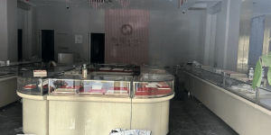 8家门店突然关闭，连锁金店爆雷！承诺收益14%，推销主要选老人，有员工也投了100多万元