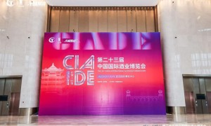 劲牌毛铺草本酒获世界烈酒精品大赛金奖，新品亮相酒博会引爆“万人品毛铺”活动