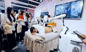 倍益康三款理疗机器人亮相2025世界机器人大会