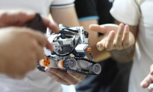 把握智能机器人产业浪潮，湖南金证助力布局黄金赛道