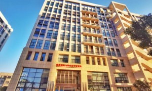 武汉大学李红良携团队引领科研攻关 推动赣州生物医药产业破圈