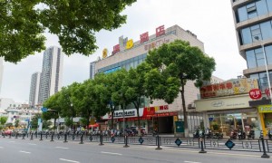 速8酒店丨江中明珠，城在江中