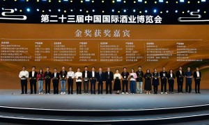 世界烈酒精品大赛首次聚焦百元内产品 劲牌毛铺草本酒（绿荞）获得金奖