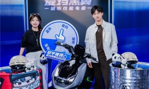 周冠宇爱玛直播首秀圆满落幕 爱玛黑翼 S360 解锁城市性能骑行新体验