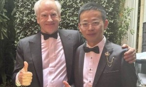 旅美经济学家向凌云在美获对冲基金之父威廉·雅克颁授美国文化奖