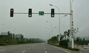 红绿灯杆的施工与安装规范，扬州忆佳能管家式服务